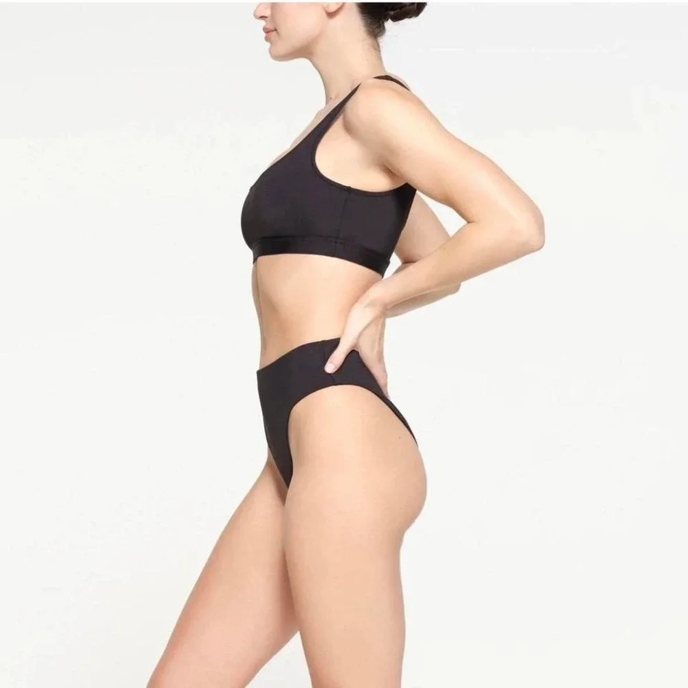 SKIMS Signature Scoop Neck Swim Top / Size M / MSRP $88 / NWT